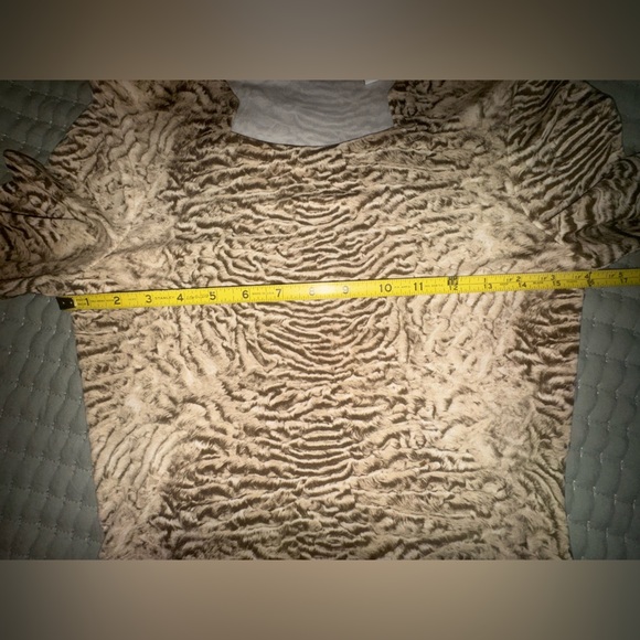Burberry Pale Taupe Astrakhan Print Long-sleeve Brand tag missing. Size SM. EUC - Picture 3 of 16